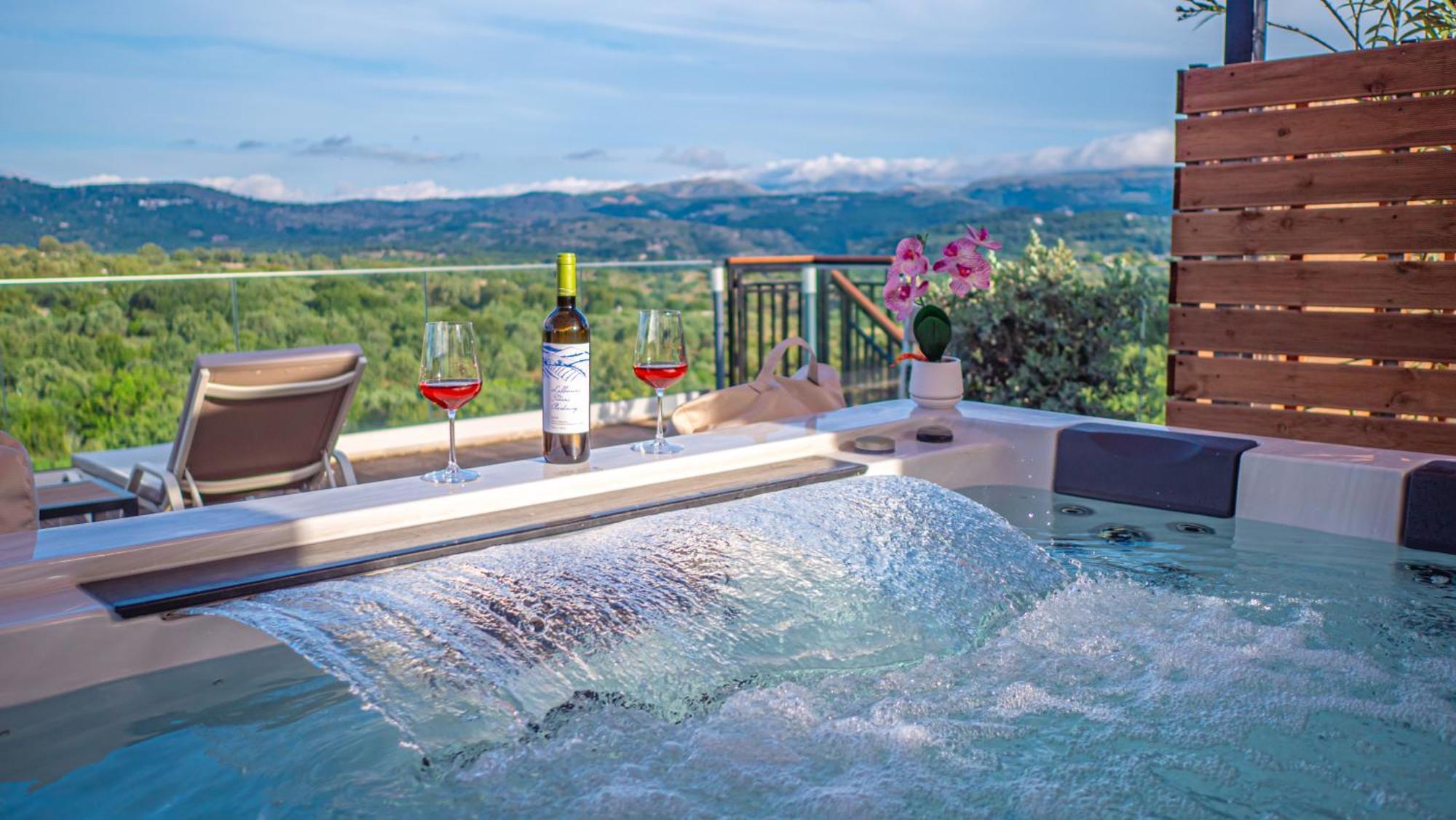 Villa Paris With Rooftop & Jacuzzi Kato Valsamoneron Ngoại thất bức ảnh